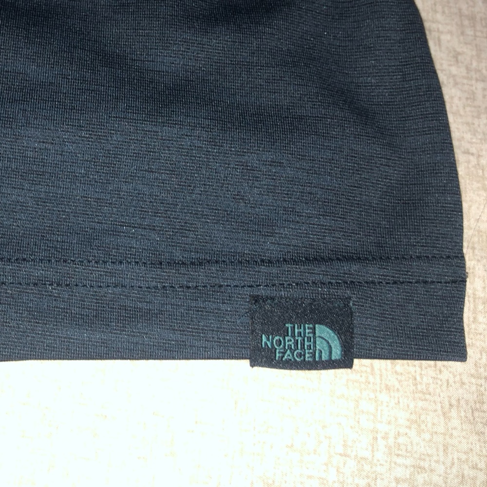 The North Face men’s shirt Lg Navy v-neck Short Sleeve Flashdry gym Running - Picture 3 of 7